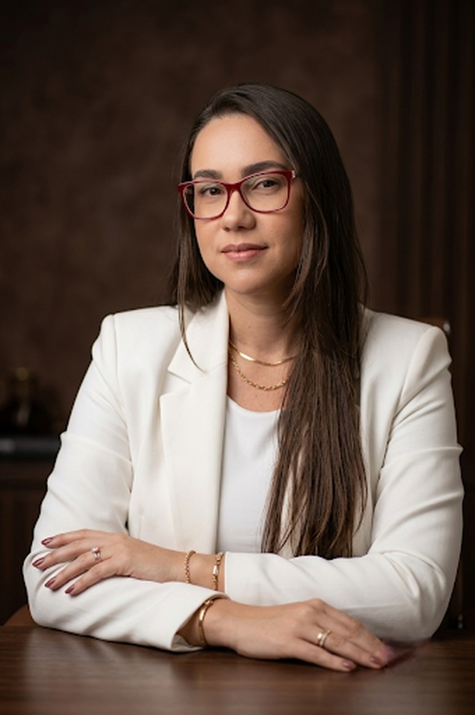 Retrato de Erika Barbosa em seu escritório